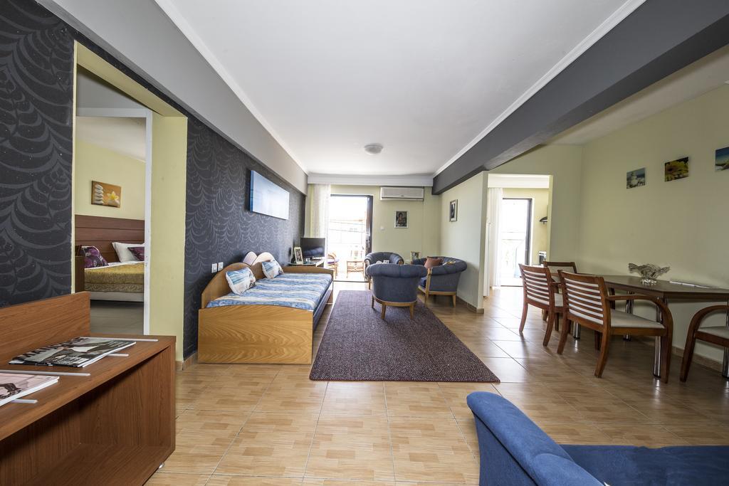 Park Apartment Paralia Dionisiou Zewnętrze zdjęcie